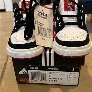 Adidas Looney Toons collab sneaker size 6 toddler